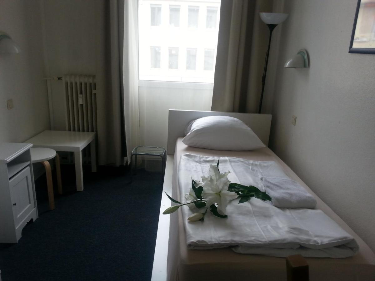 Hotel Komet Düsseldorf Zewnętrze zdjęcie